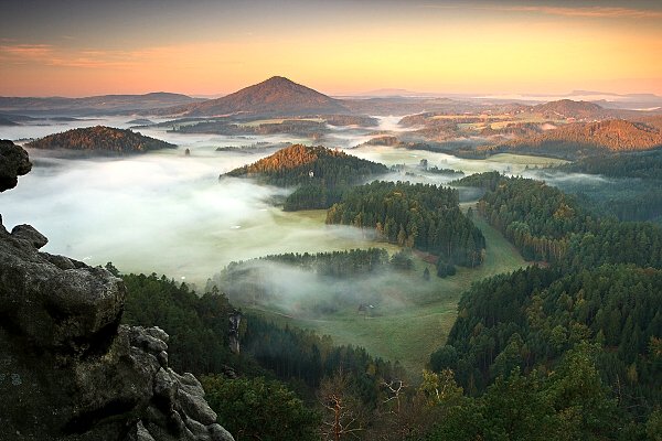 Mariina vyhlídka, NP České Švýcarsko, Mariina vyhlídka, Jetřichovice, Autor: Ondřej Prosický | NaturePhoto.cz, Model: Canon EOS-1D Mark III, Objektiv: Canon EF 17-40mm f/4 L USM, Ohnisková vzdálenost (EQ35mm): 31 mm, stativ Gitzo 3540LS + RRS BH55, Clona: 14, Doba expozice: 0.8 s, ISO: 100, Kompenzace expozice: -1/3, Blesk: Ne, Vytvořeno: 30. září 2007 7:23:11, NP České Švýcarsko (Česko) 