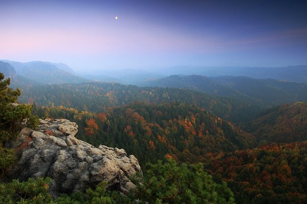 Stříbrné stěny, NP České Švýcarsko, Večer na Stříbrných stěnách, Autor: Ondřej Prosický | NaturePhoto.cz, Model: Canon EOS-1D Mark III, Objektiv: Canon EF 17-40mm f/4 L USM, Ohnisková vzdálenost (EQ35mm): 22 mm, stativ Gitzo 3540LS + RRS BH55, Clona: 18, Doba expozice: 4.0 s, ISO: 100, Kompenzace expozice: -1/3, Blesk: Ne, Vytvořeno: 11. října 2008 18:13:50, NP České Švýcarsko (Česko)