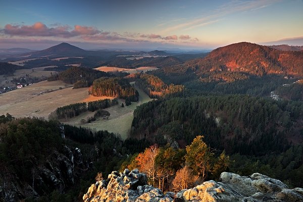 Svítání v NP České Švýcarsko, Svítání v NP České Švýcarsko, Autor: Ondřej Prosický | NaturePhoto.cz, Model: Canon EOS 5D Mark II, Objektiv: Canon EF 17-40mm f/4 L USM, stativ Gitzo 3540LS + RRS BH55, Clona: 20, Doba expozice: 4.0 s, ISO: 50, Kompenzace expozice: -2/3, Blesk: Ne, Vytvořeno: 26. prosince 2008 8:41:02, Mariina vyhlídka, NP České Švýcarsko (Česko) 